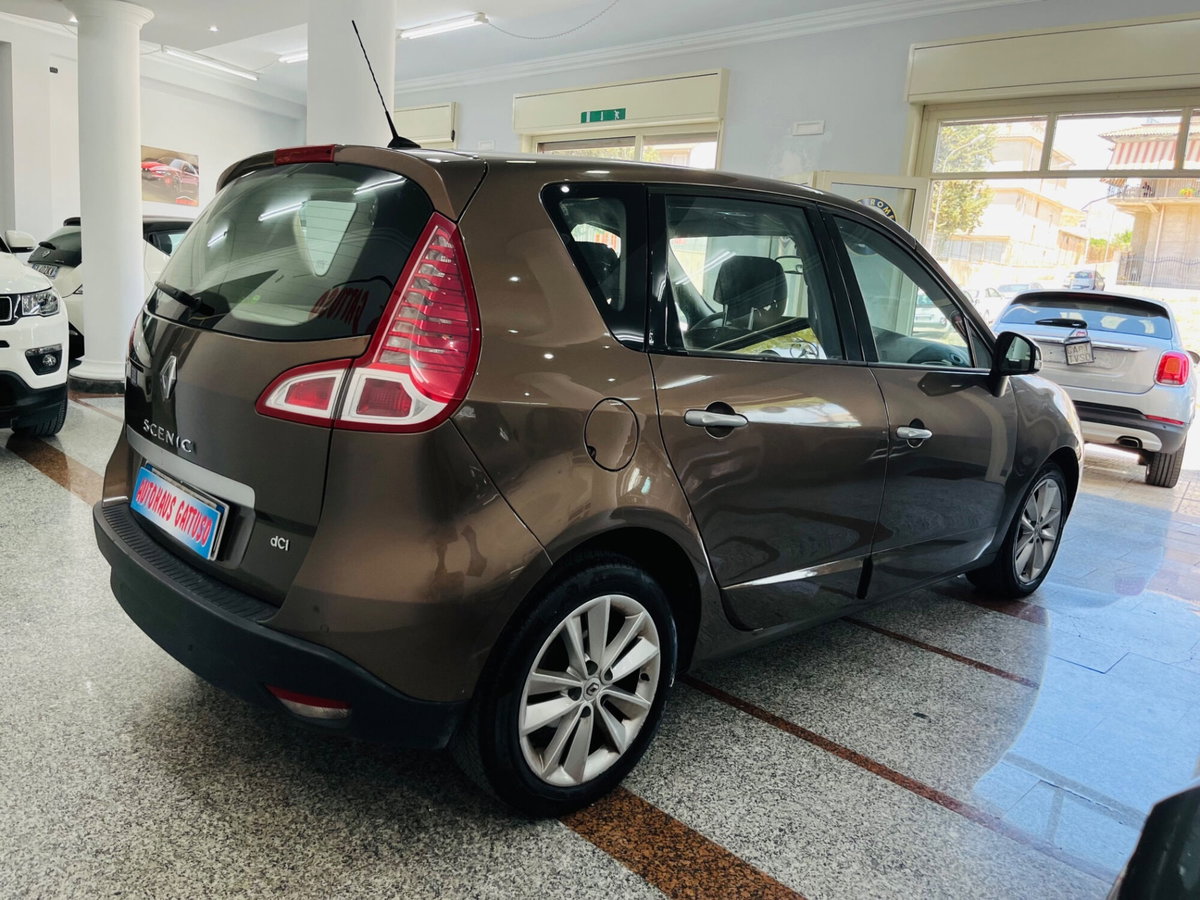 Renault Scenic E-Tech Electric 1.5 dCi 110CV Luxe (5)