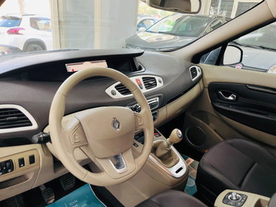 Renault Scenic E-Tech Electric 1.5 dCi 110CV Luxe (8)