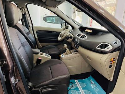 Renault Scenic E-Tech Electric 1.5 dCi 110CV Luxe (9)