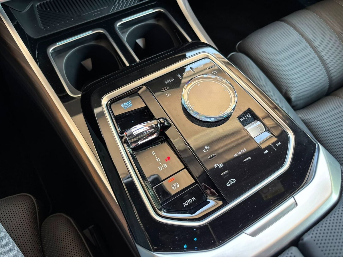 BMW i7 M70 MSport Pro (13)