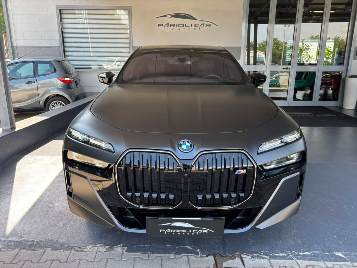 BMW i7 M70 MSport Pro (2)