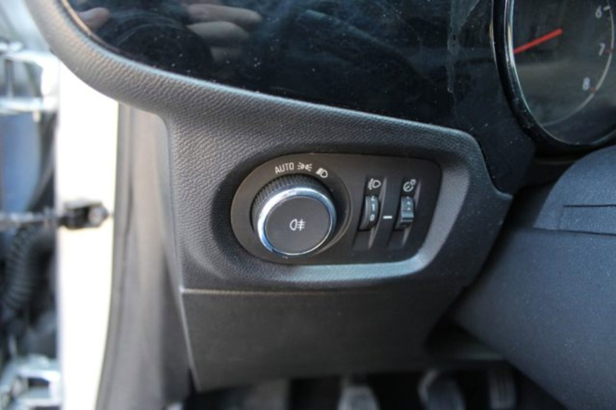 Opel Corsa 1.2 (7)