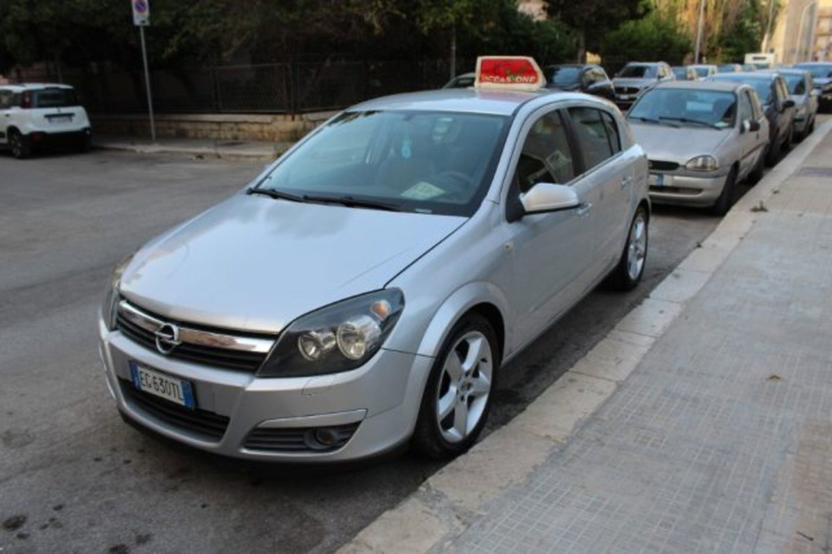 Opel Astra 1.7 CDTI 110CV 5 porte Cosmo (2)