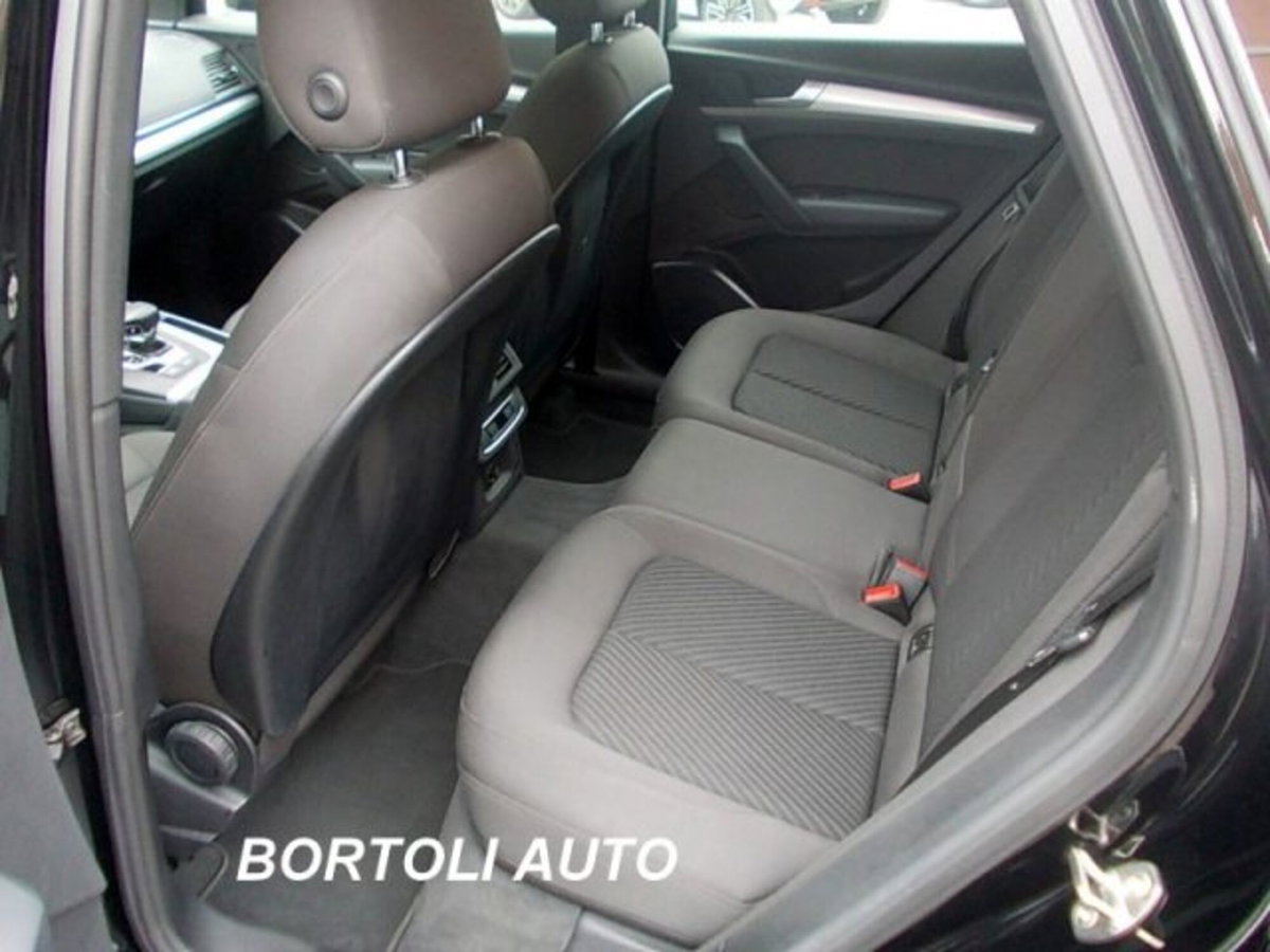 Audi Q5 35 TDI quattro S tronic Business (9)