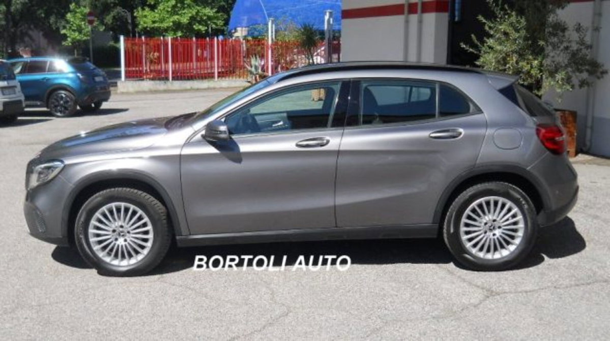 Mercedes-Benz GLA SUV 200 d Business (3)
