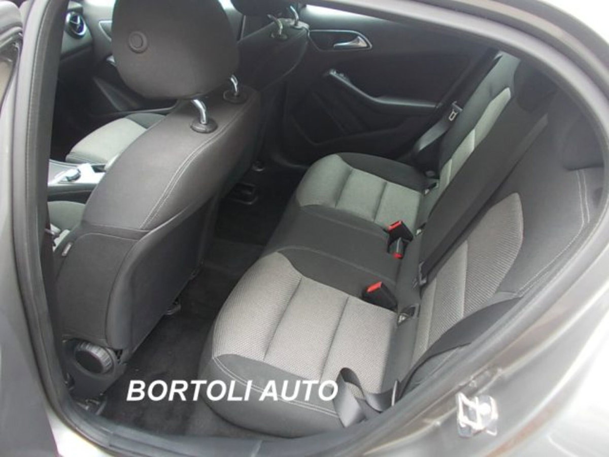 Mercedes-Benz GLA SUV 200 d Business (9)