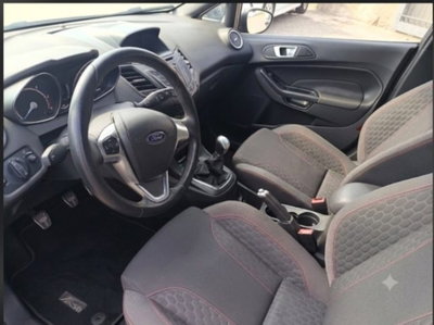 Ford Fiesta 1.5 TDCi 75CV 5 porte ST-Line (10)