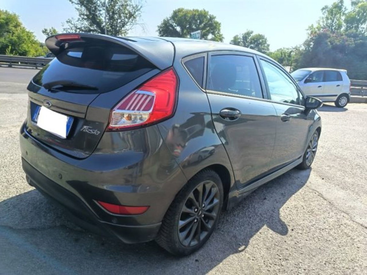 Ford Fiesta 1.5 TDCi 75CV 5 porte ST-Line (7)