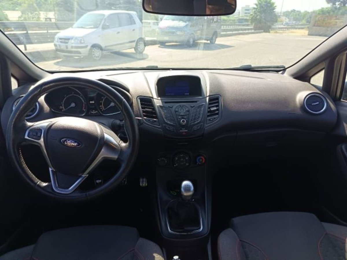 Ford Fiesta 1.5 TDCi 75CV 5 porte ST-Line (9)