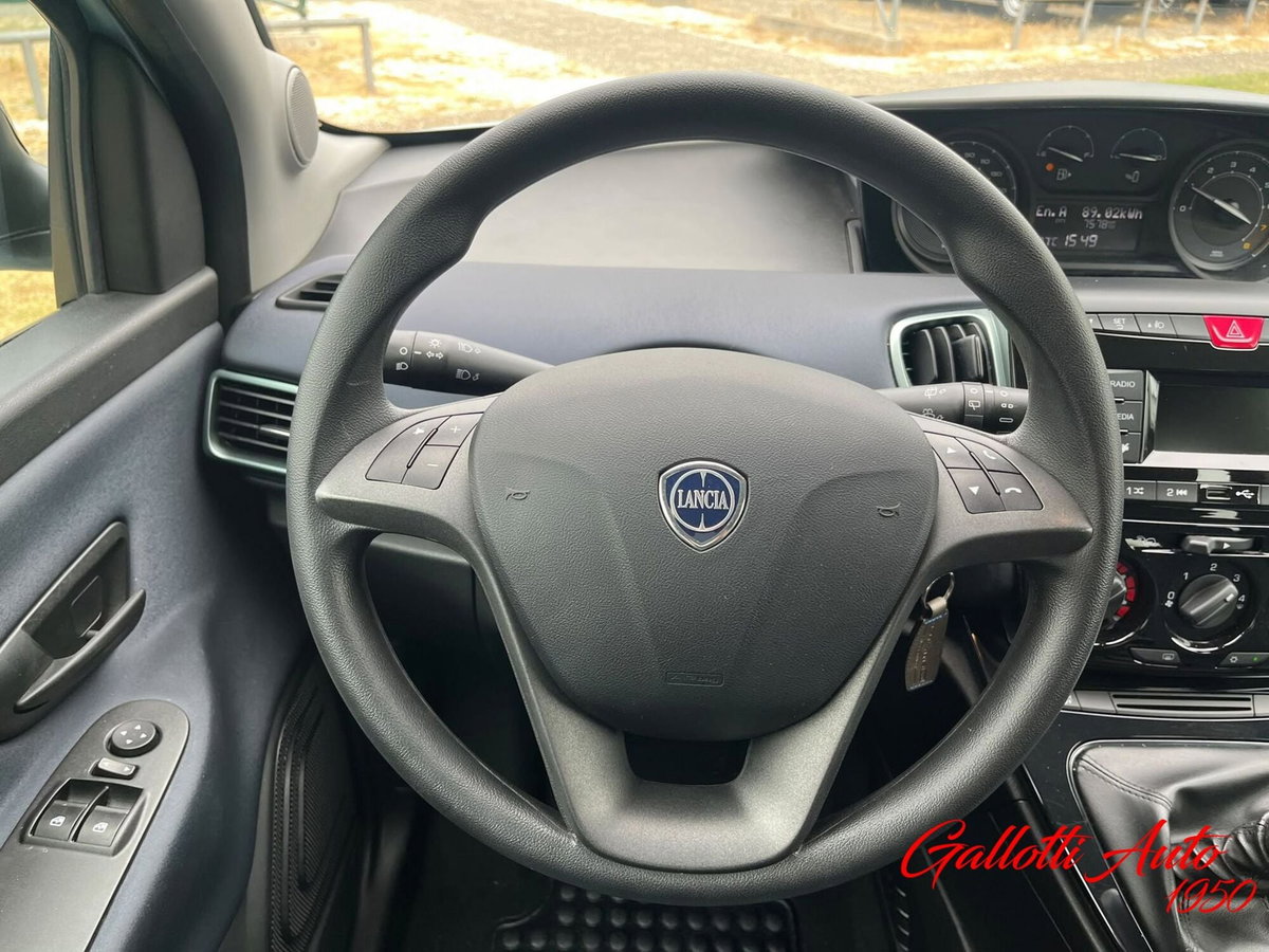 Lancia Ypsilon 1.0 FireFly 5 porte S&S Hybrid Gold Plus (11)