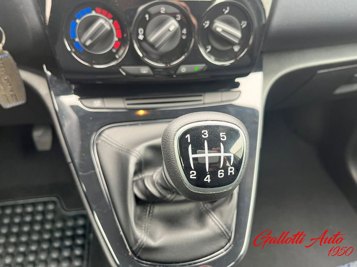 Lancia Ypsilon 1.0 FireFly 5 porte S&S Hybrid Gold Plus (12)