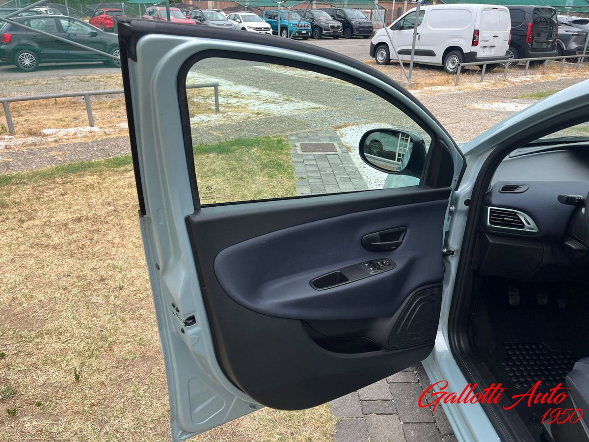 Lancia Ypsilon 1.0 FireFly 5 porte S&S Hybrid Gold Plus (16)