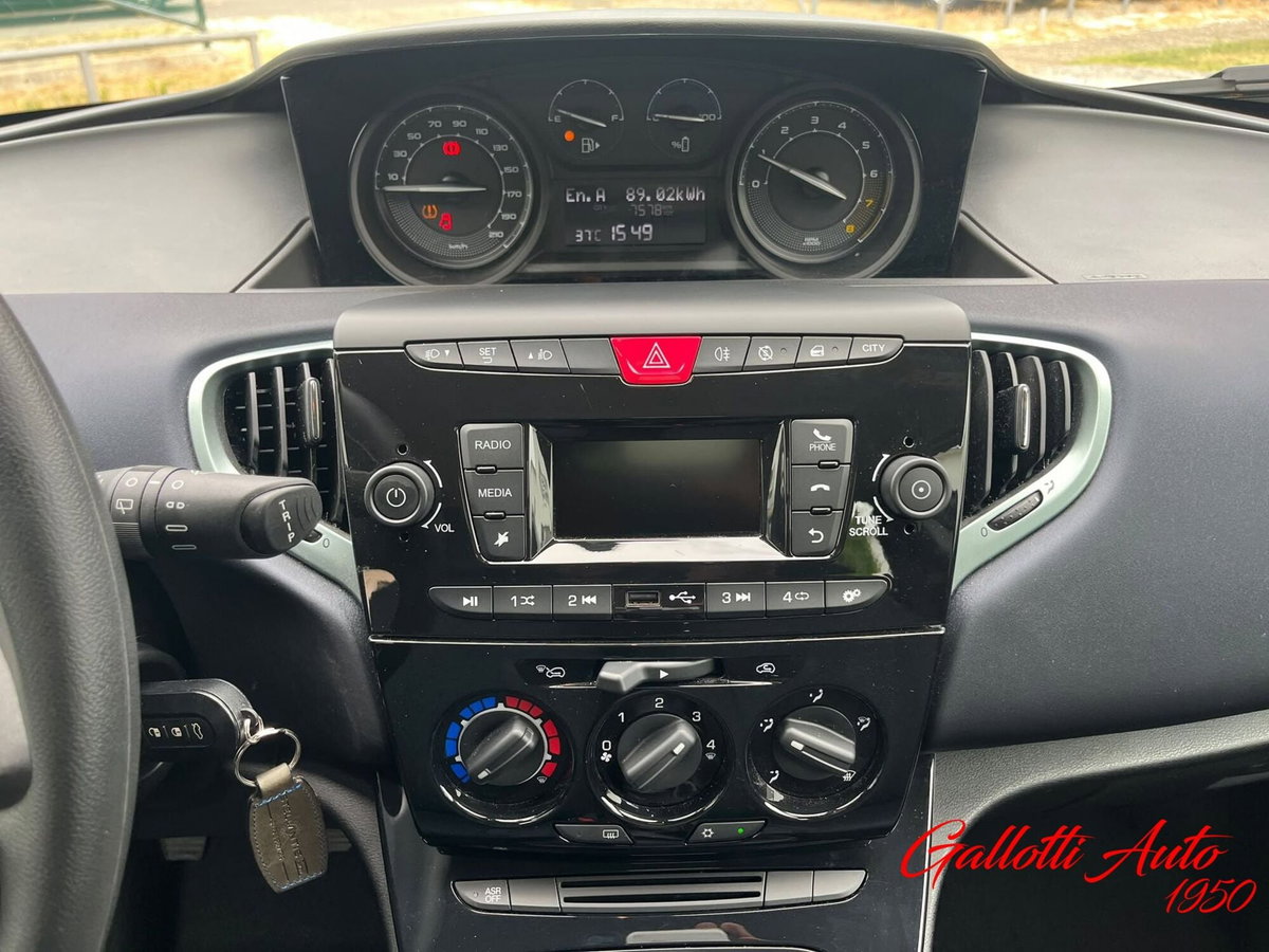 Lancia Ypsilon 1.0 FireFly 5 porte S&S Hybrid Gold Plus (17)