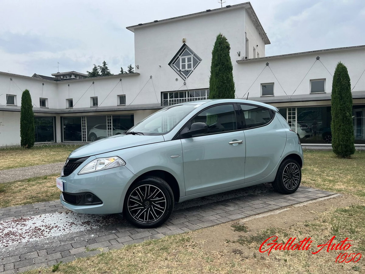 Lancia Ypsilon 1.0 FireFly 5 porte S&S Hybrid Gold Plus (4)