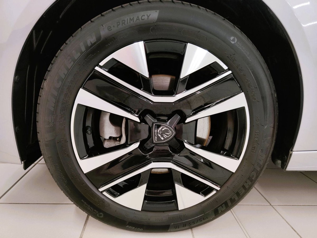 Peugeot 208 PureTech 100 Stop&Start 5 porte Allure (10)