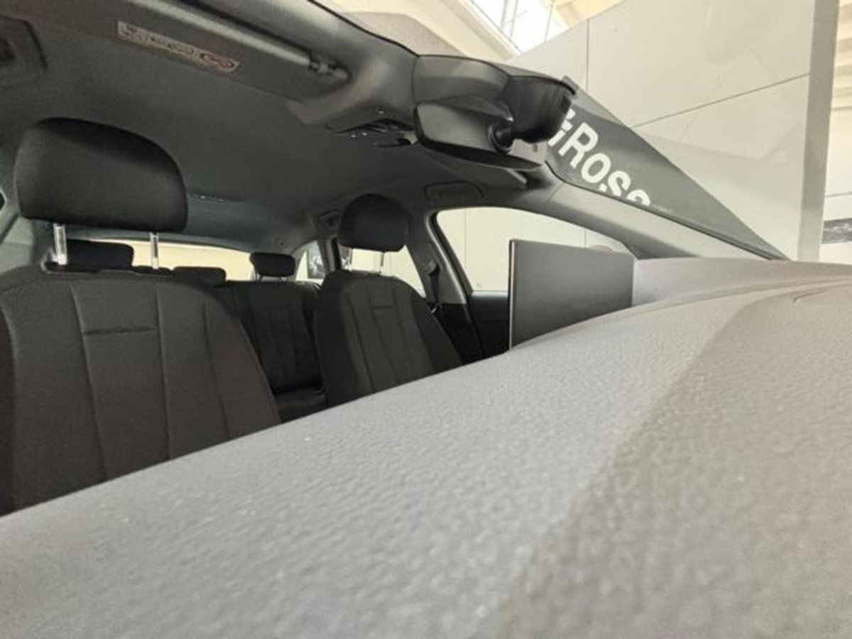 Audi A4 Avant 30 TDI/136 CV S tronic S line edition (16)