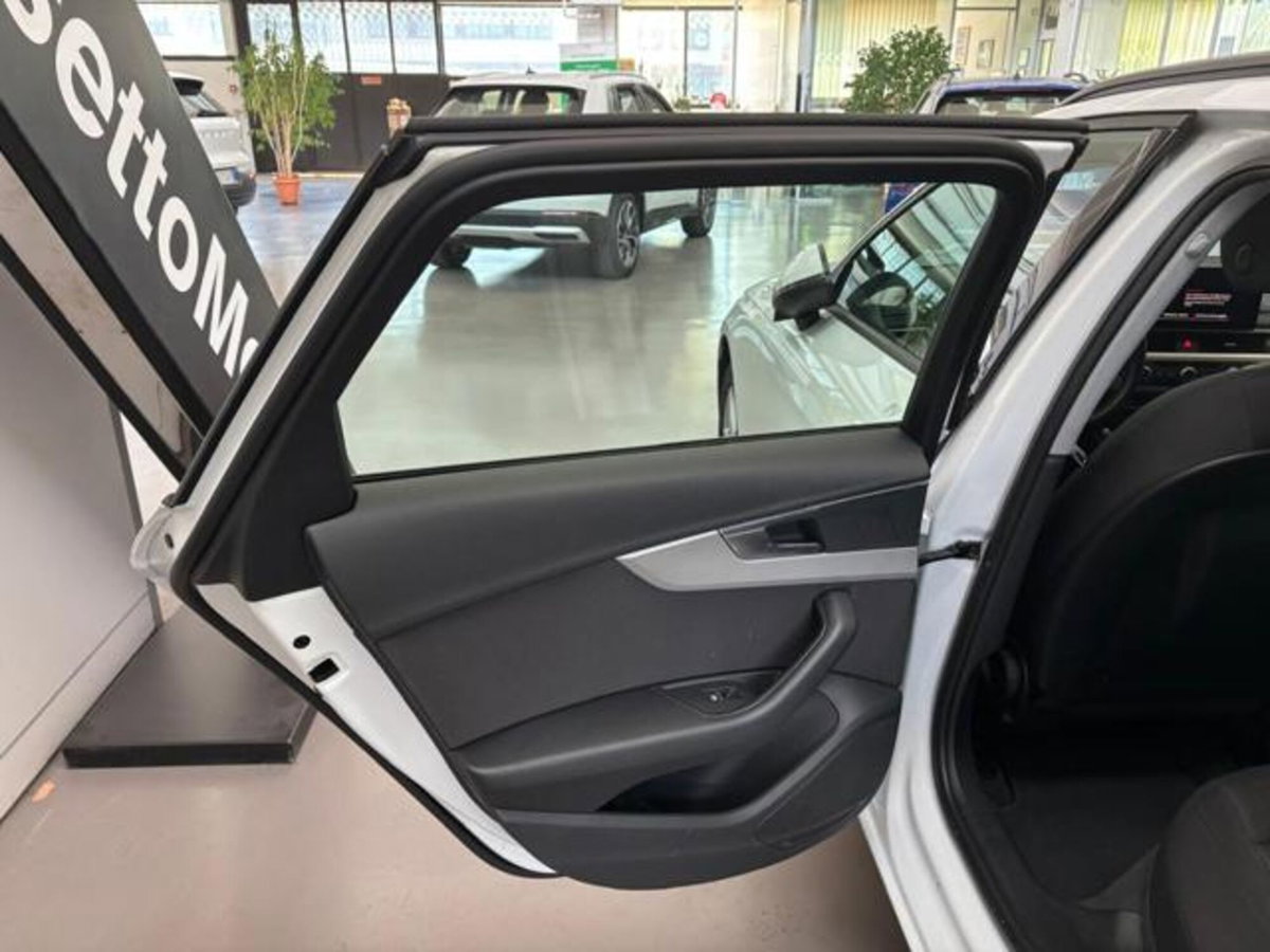 Audi A4 Avant 30 TDI/136 CV S tronic S line edition (8)