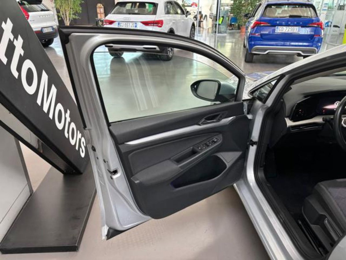 Volkswagen Golf Variant 1.0 eTSI EVO DSG Life (6)