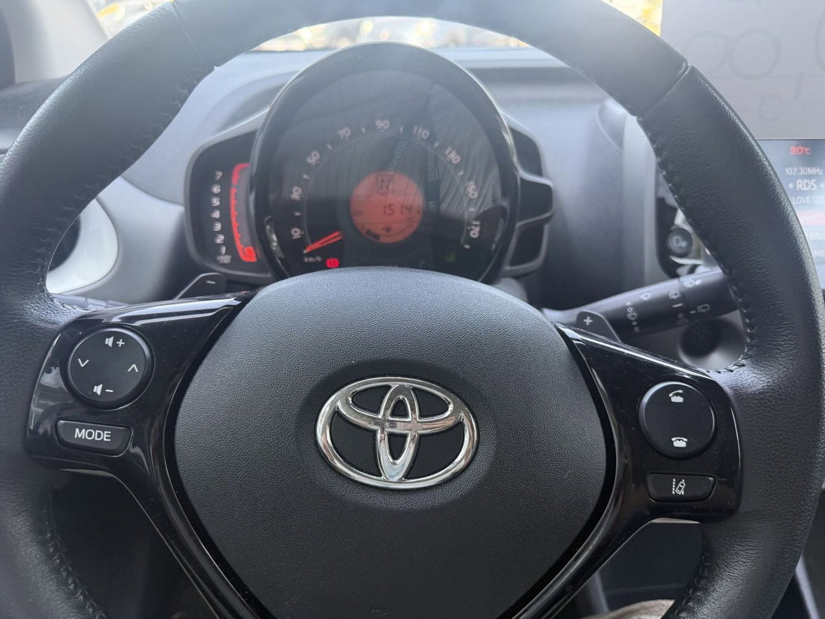 Toyota Aygo 1.0 VVT-i 72 CV 5 porte x-wave orange MMT (11)