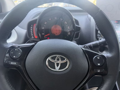 Toyota Aygo 1.0 VVT-i 72 CV 5 porte x-wave orange MMT (11)