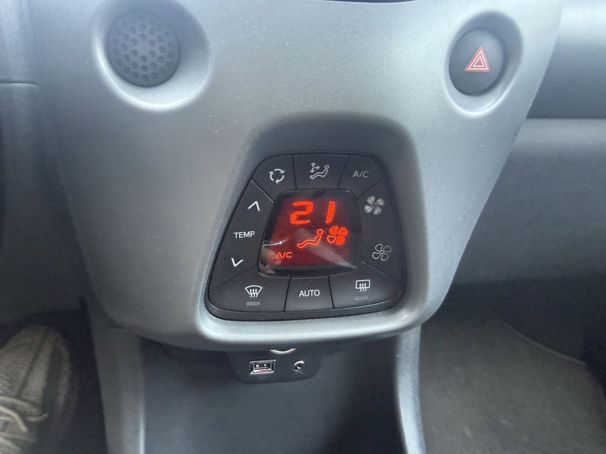 Toyota Aygo 1.0 VVT-i 72 CV 5 porte x-wave orange MMT (12)