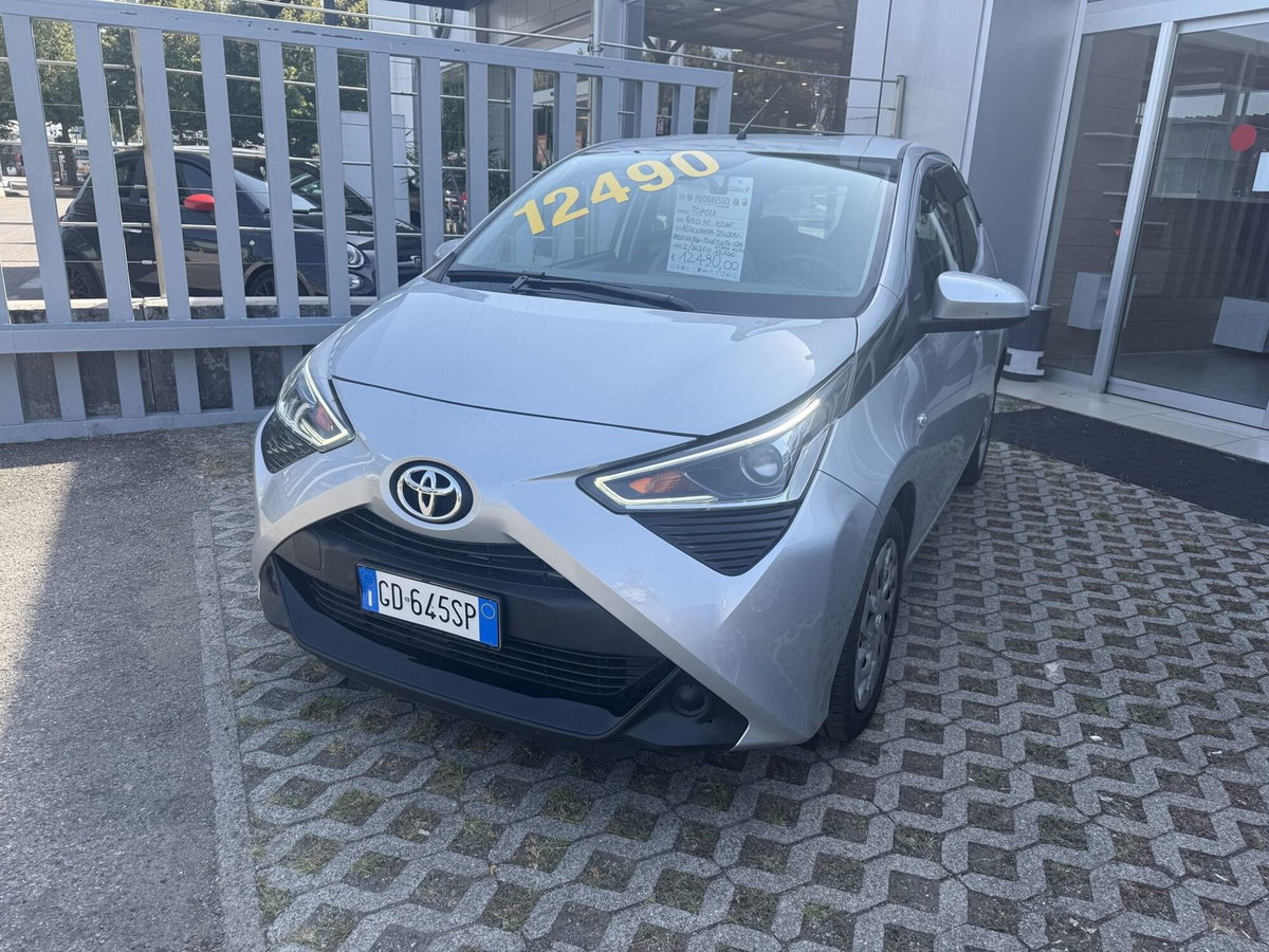 Toyota Aygo 1.0 VVT-i 72 CV 5 porte x-wave orange MMT (2)
