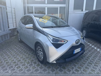 Toyota Aygo 1.0 VVT-i 72 CV 5 porte x-wave orange MMT (3)
