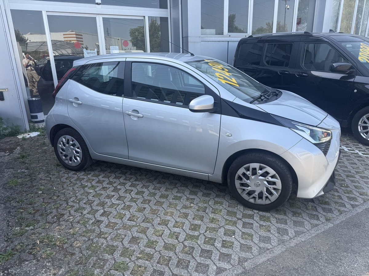 Toyota Aygo 1.0 VVT-i 72 CV 5 porte x-wave orange MMT (4)
