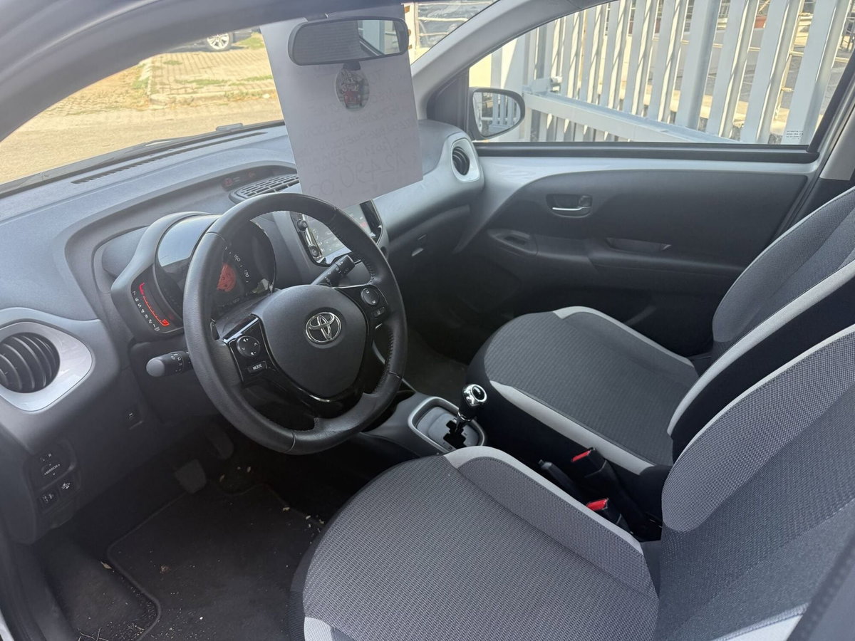Toyota Aygo 1.0 VVT-i 72 CV 5 porte x-wave orange MMT (5)
