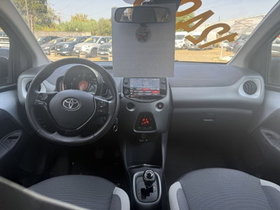 Toyota Aygo 1.0 VVT-i 72 CV 5 porte x-wave orange MMT (6)