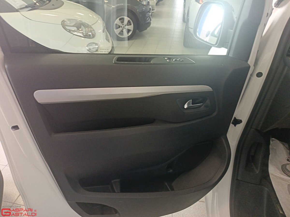 Peugeot Traveller BlueHDi 120 S&S EAT8 Standard Business (12)