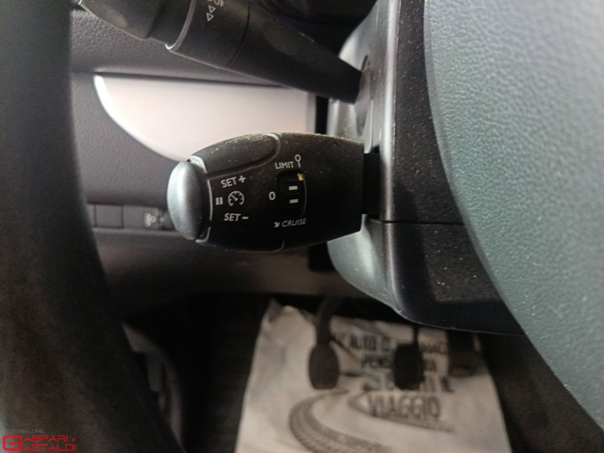 Peugeot Traveller BlueHDi 120 S&S EAT8 Standard Business (15)