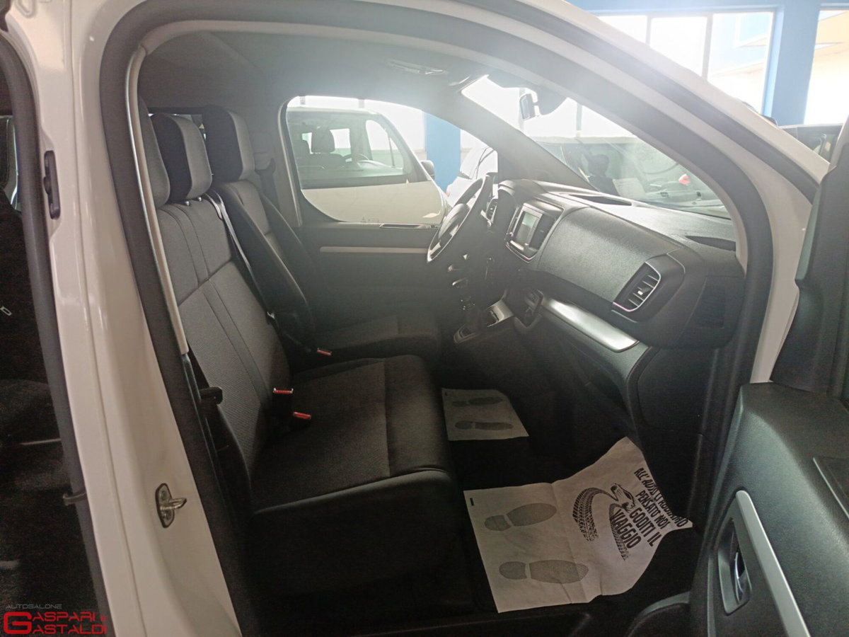Peugeot Traveller BlueHDi 120 S&S EAT8 Standard Business (9)