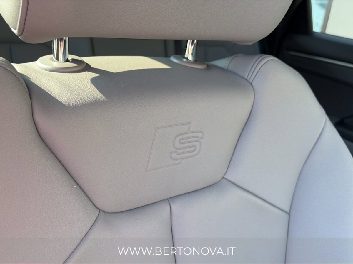 Audi Q3 Sportback 45 2.0 tfsi Identity Black quattro 245cv s.-tronic (11)