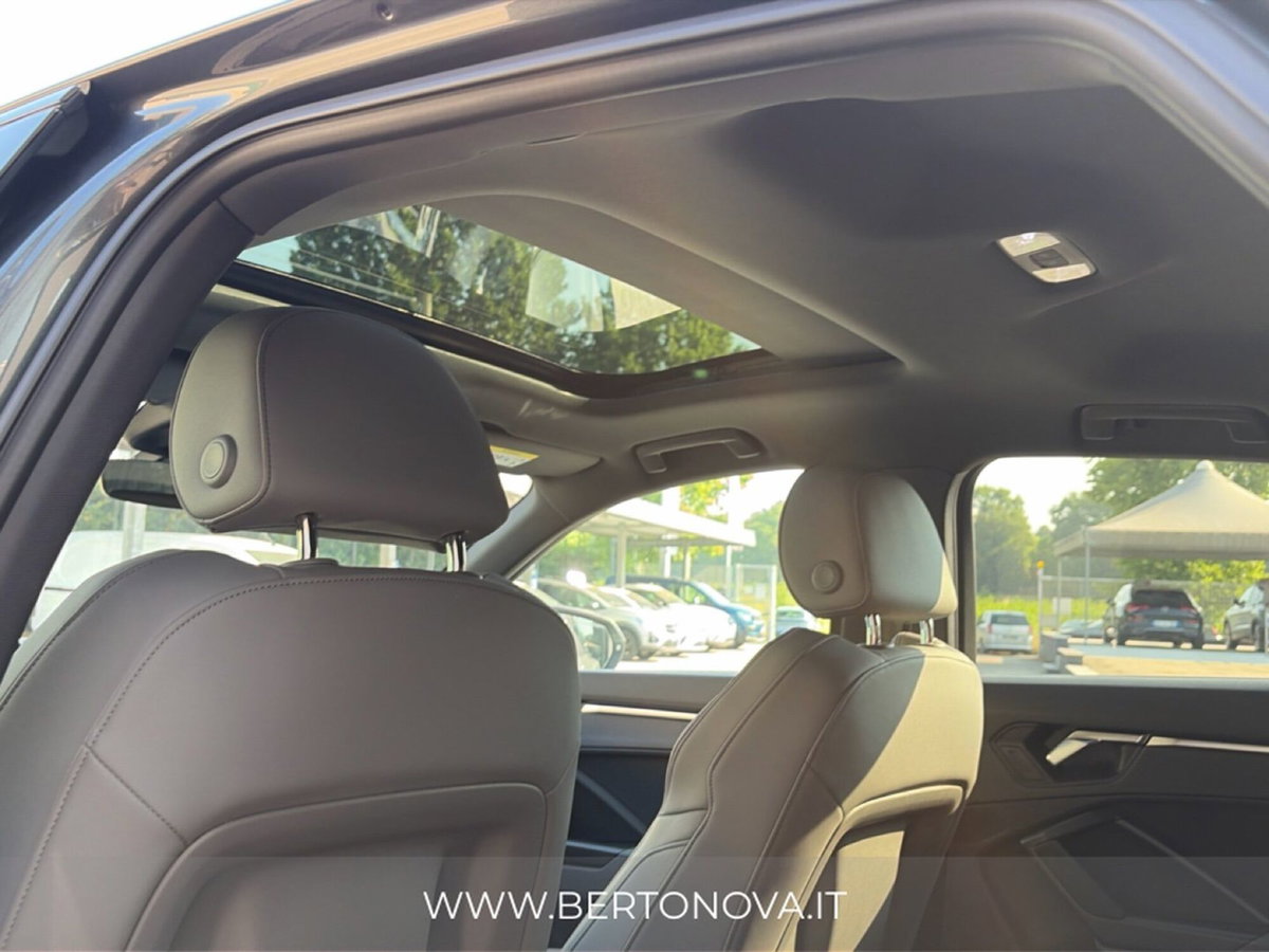 Audi Q3 Sportback 45 2.0 tfsi Identity Black quattro 245cv s.-tronic (14)