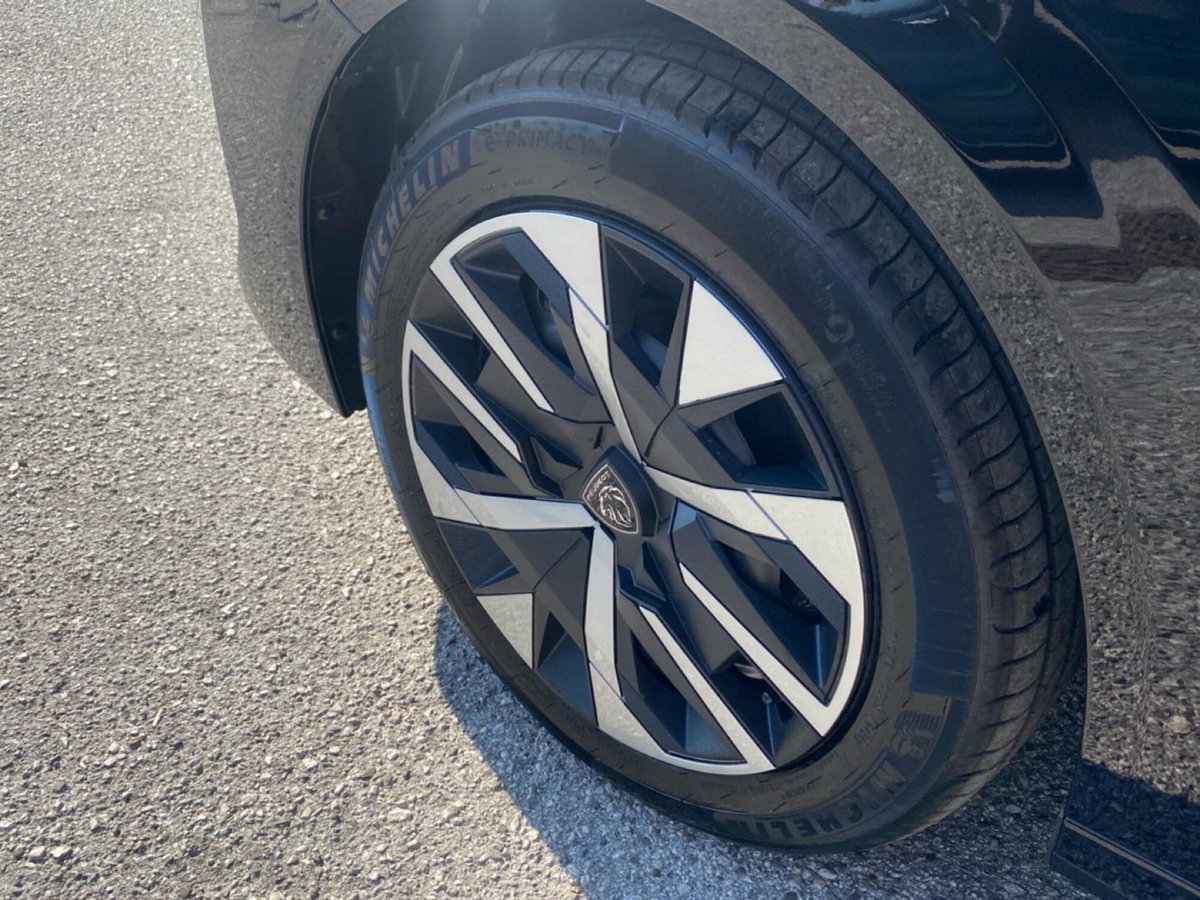 Peugeot 208 1.2 turbo Style 100cv (15)