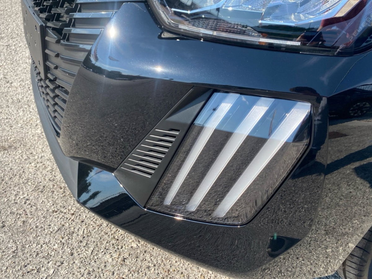 Peugeot 208 1.2 turbo Style 100cv (16)