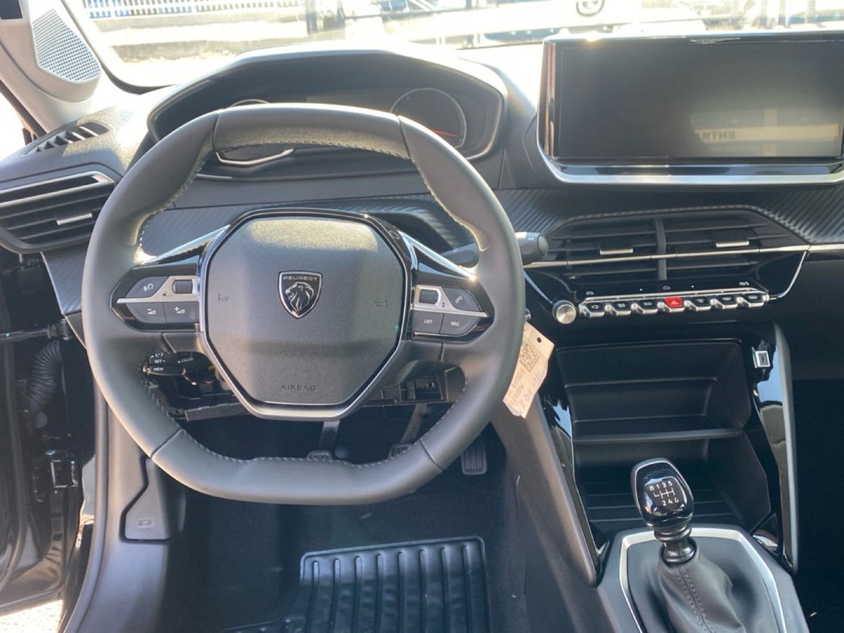 Peugeot 208 1.2 turbo Style 100cv (18)