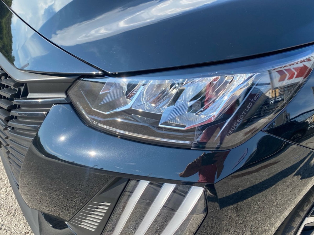 Peugeot 208 1.2 turbo Style 100cv (9)