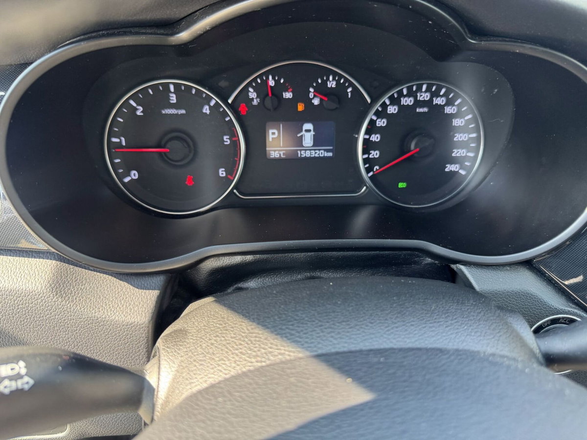 Kia Carens 1.7 CRDi 136 CV Auto Class (11)