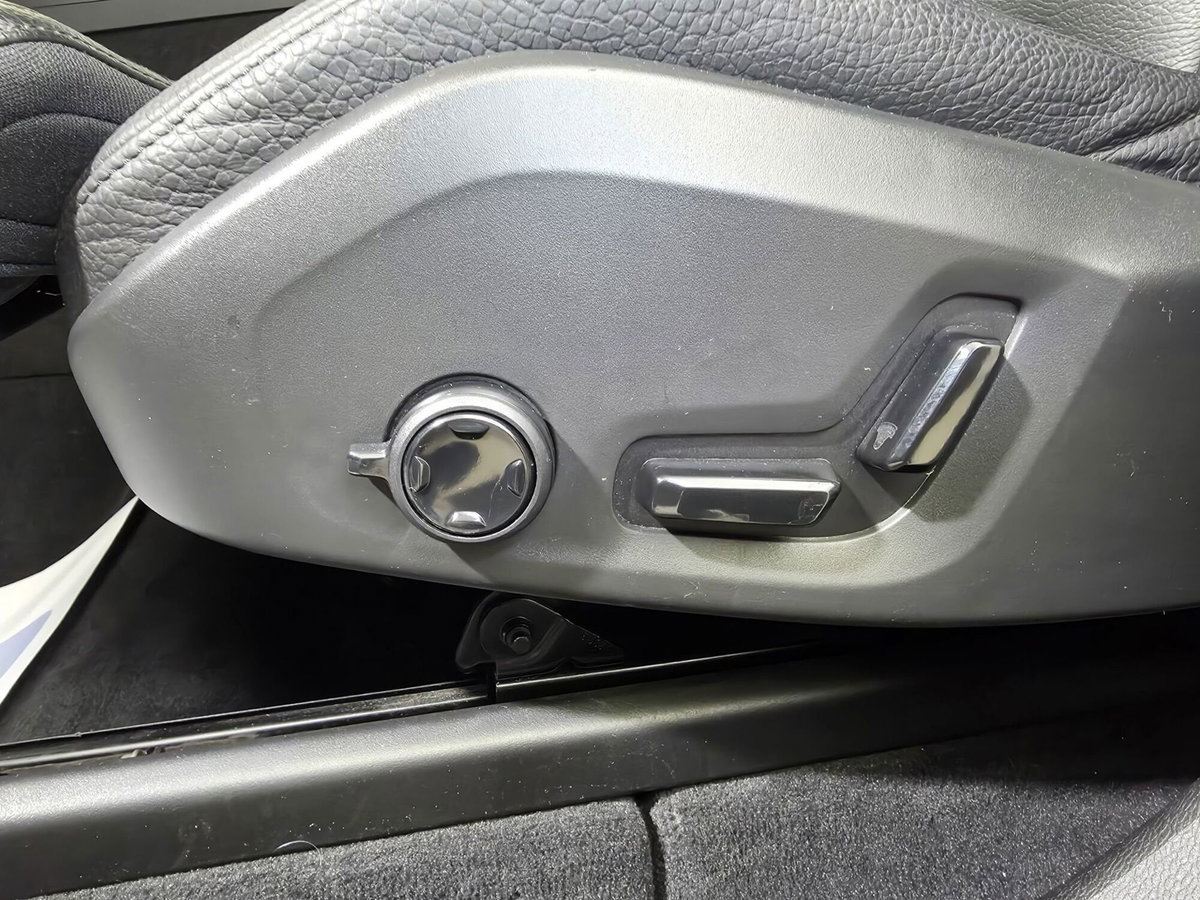 Volvo XC60 B4 (d) AWD Geartronic Inscription (16)