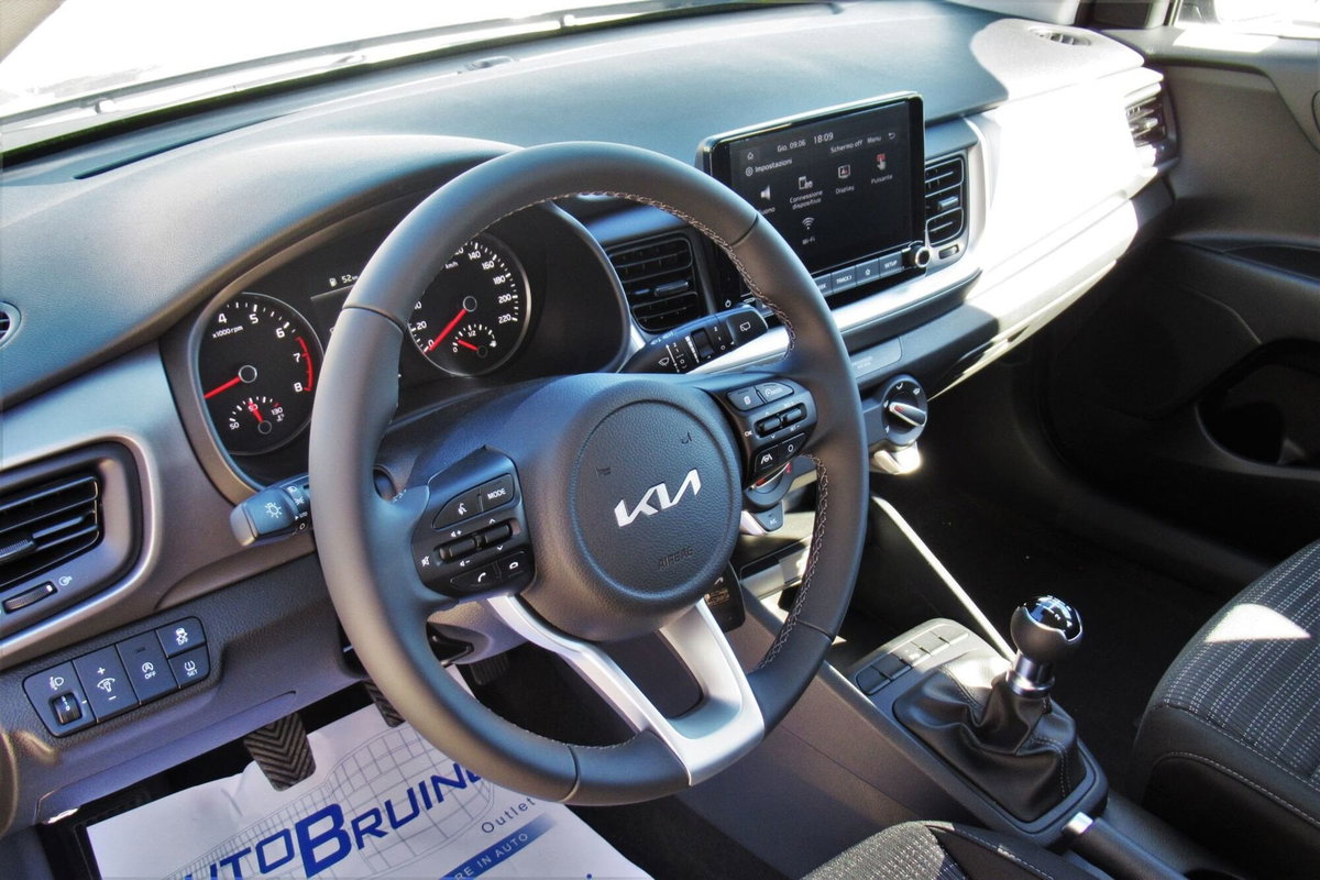 Kia Stonic 1.2 DPI Style (10)