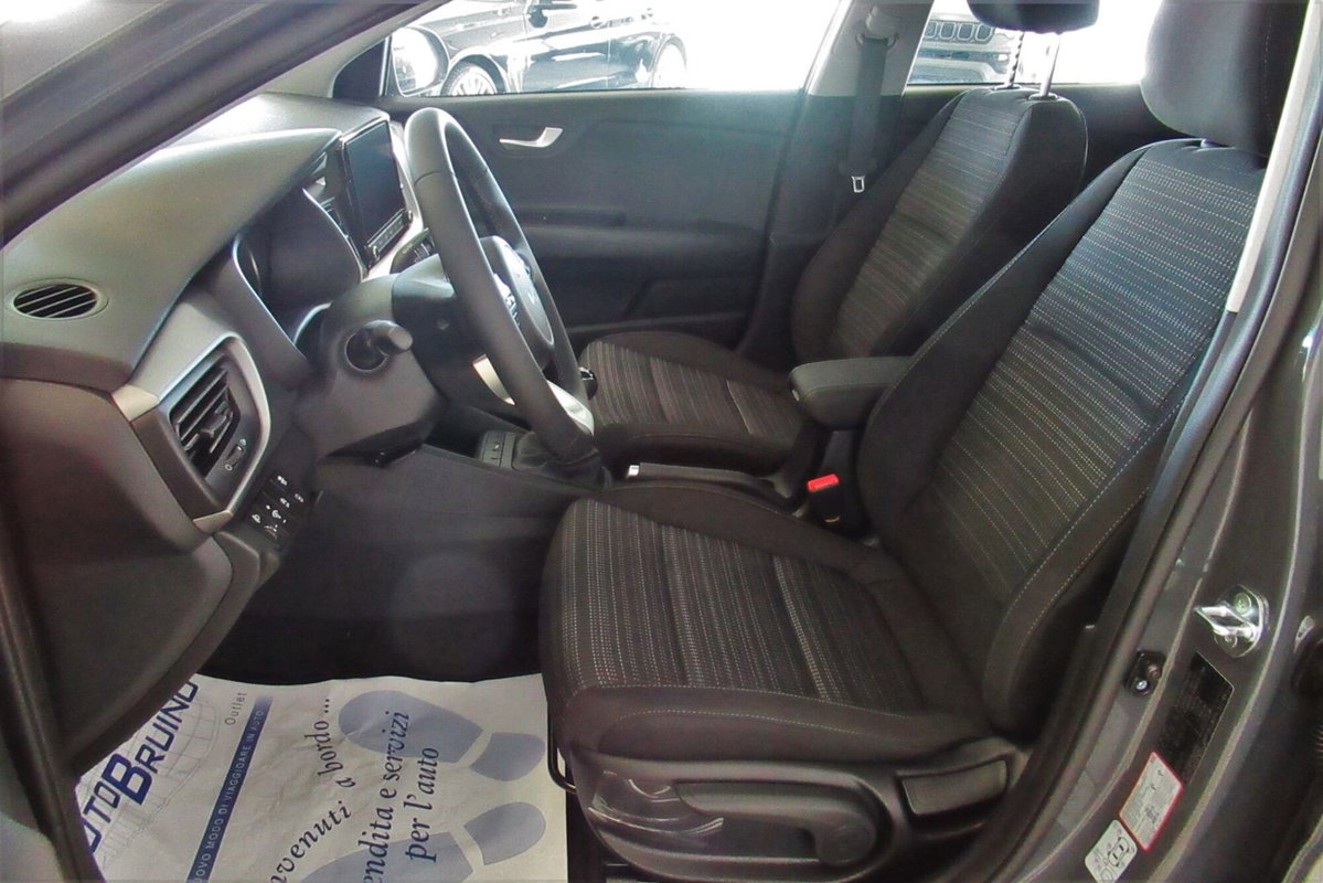 Kia Stonic 1.2 DPI Style (16)