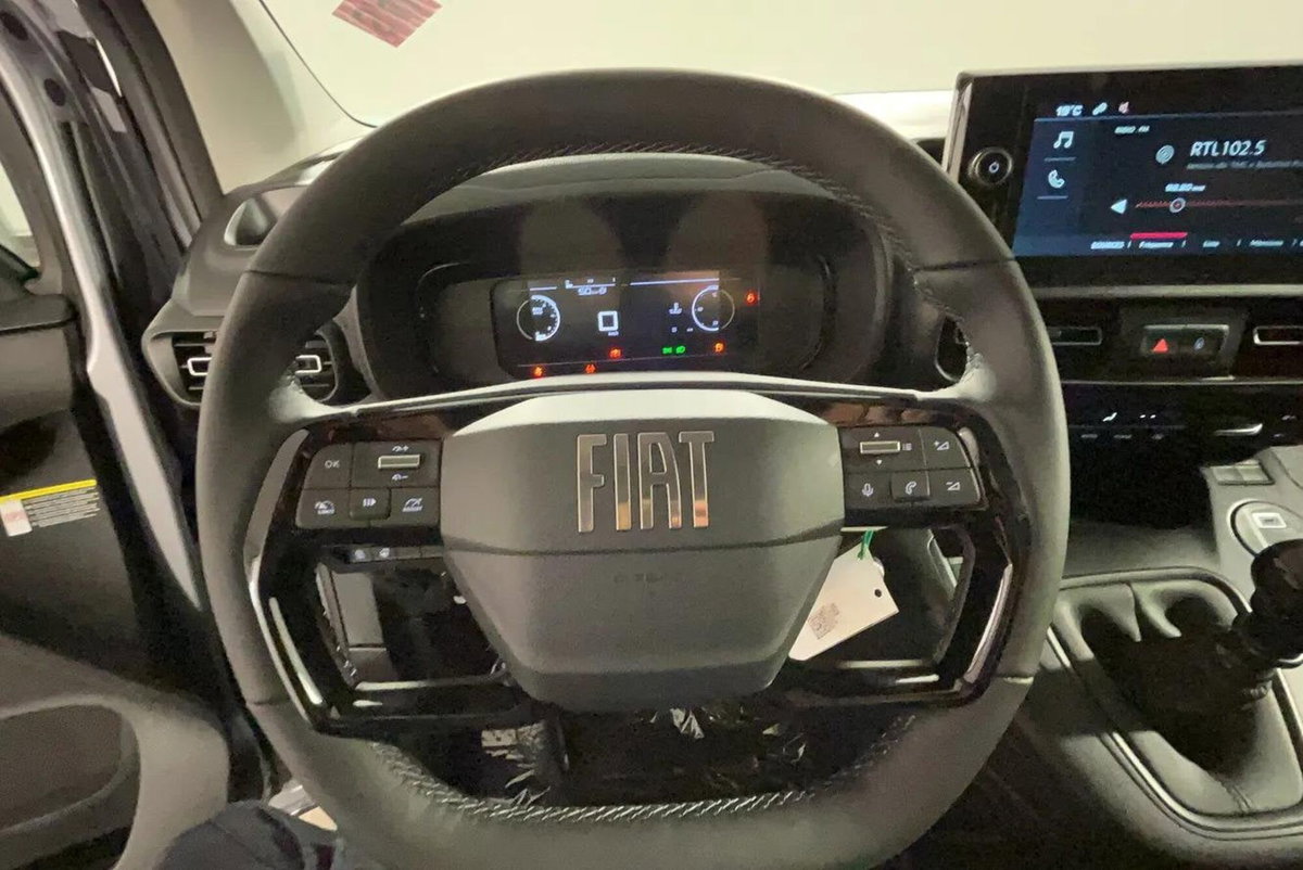 Fiat Doblò Furgone van d.cab XL 1.5 diesel 130cv auto (12)