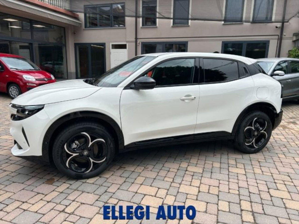 Alfa Romeo Junior 1.2 ibrida 145cv edct6 (17)