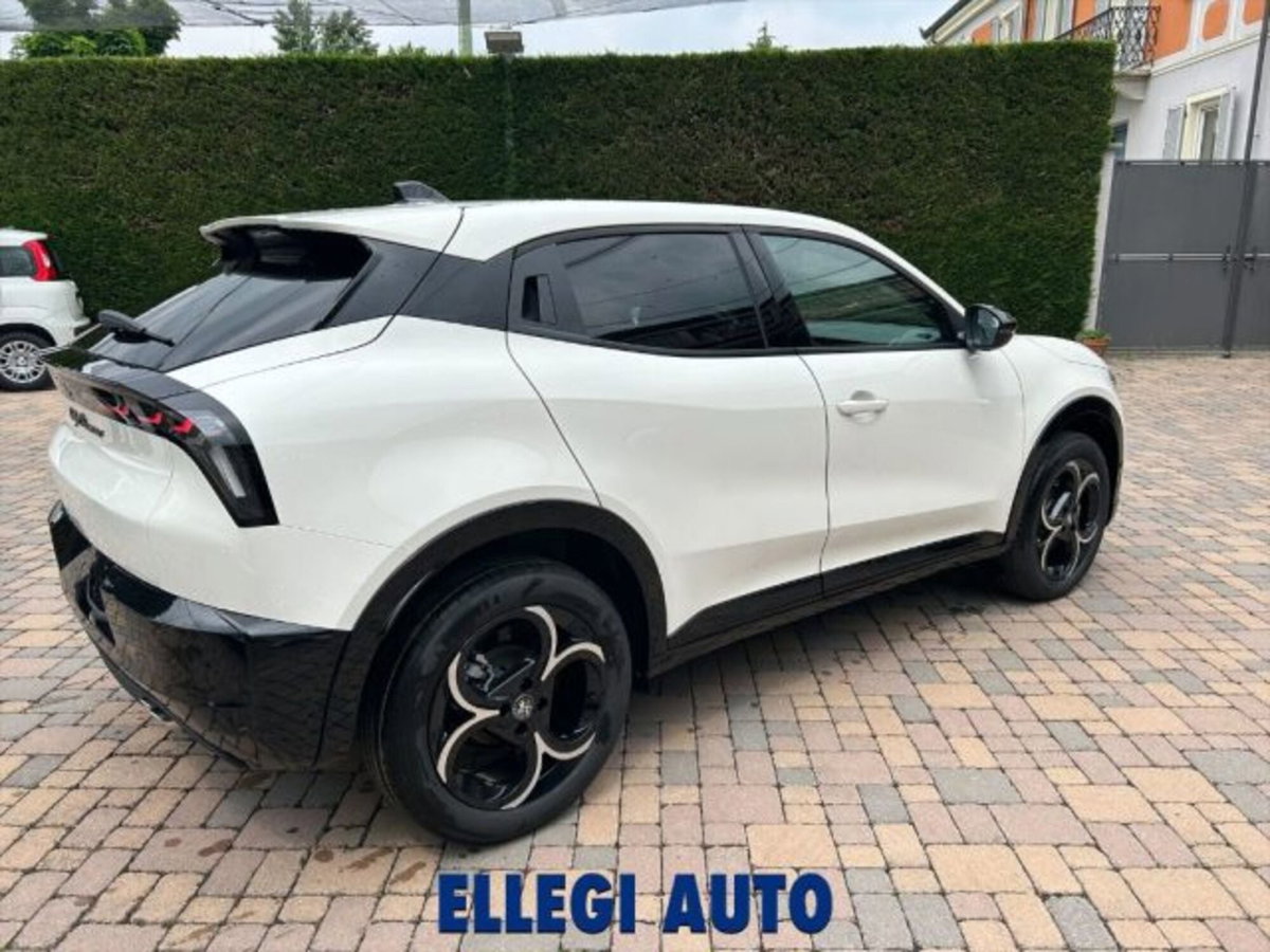 Alfa Romeo Junior 1.2 ibrida 145cv edct6 (4)