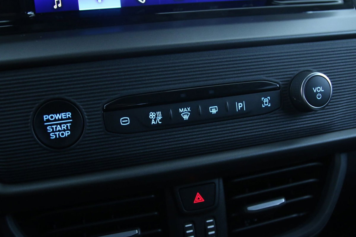 Ford Tourneo Courier 1.0 ecoboost 125cv Titanium powershift (18)
