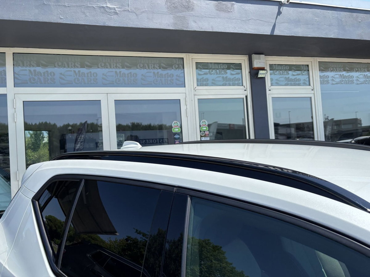 Volvo XC40 B3 automatico Plus Dark (17)