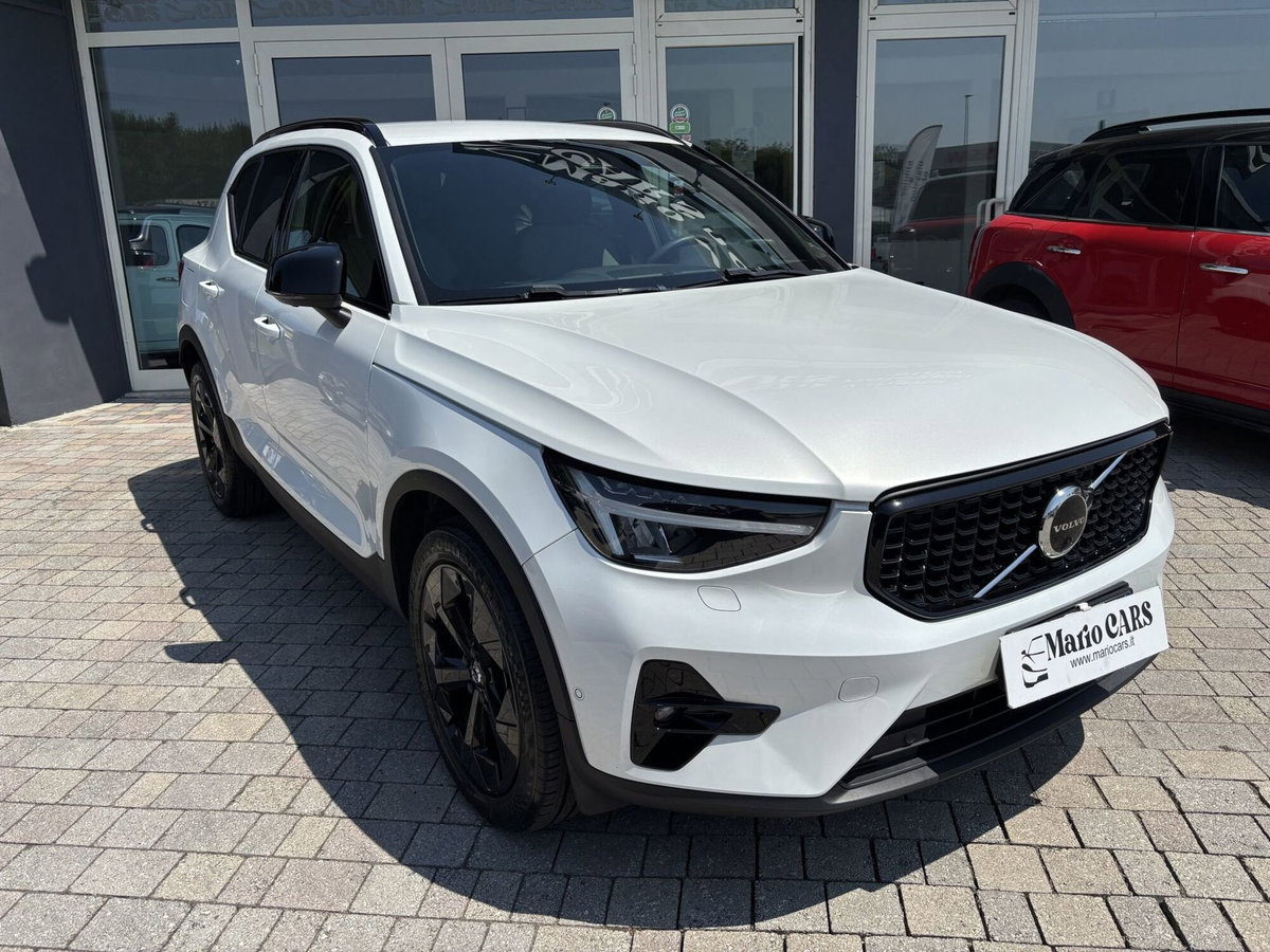Volvo XC40 B3 automatico Plus Dark (3)