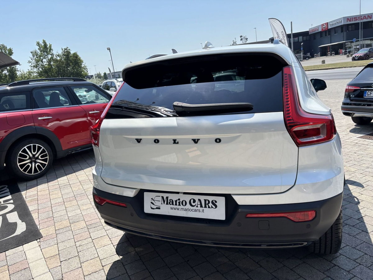Volvo XC40 B3 automatico Plus Dark (5)